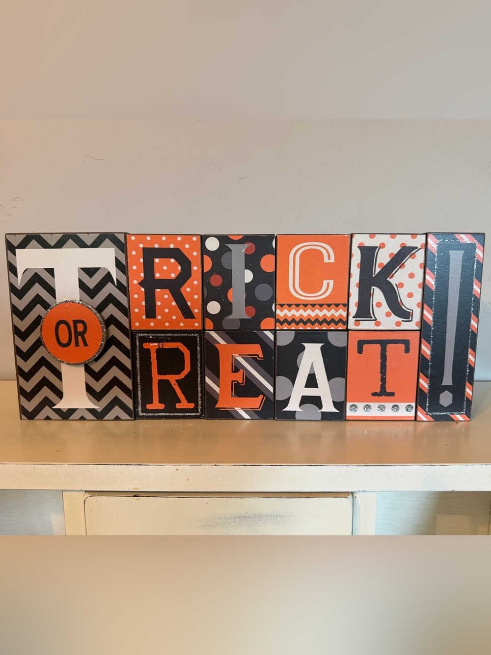 Halloween “Trick or Treat” Block Decor!